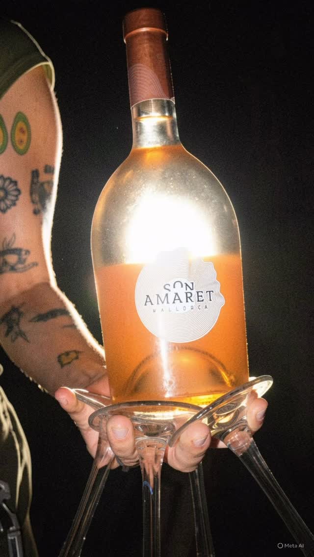 Botella de vino rosado